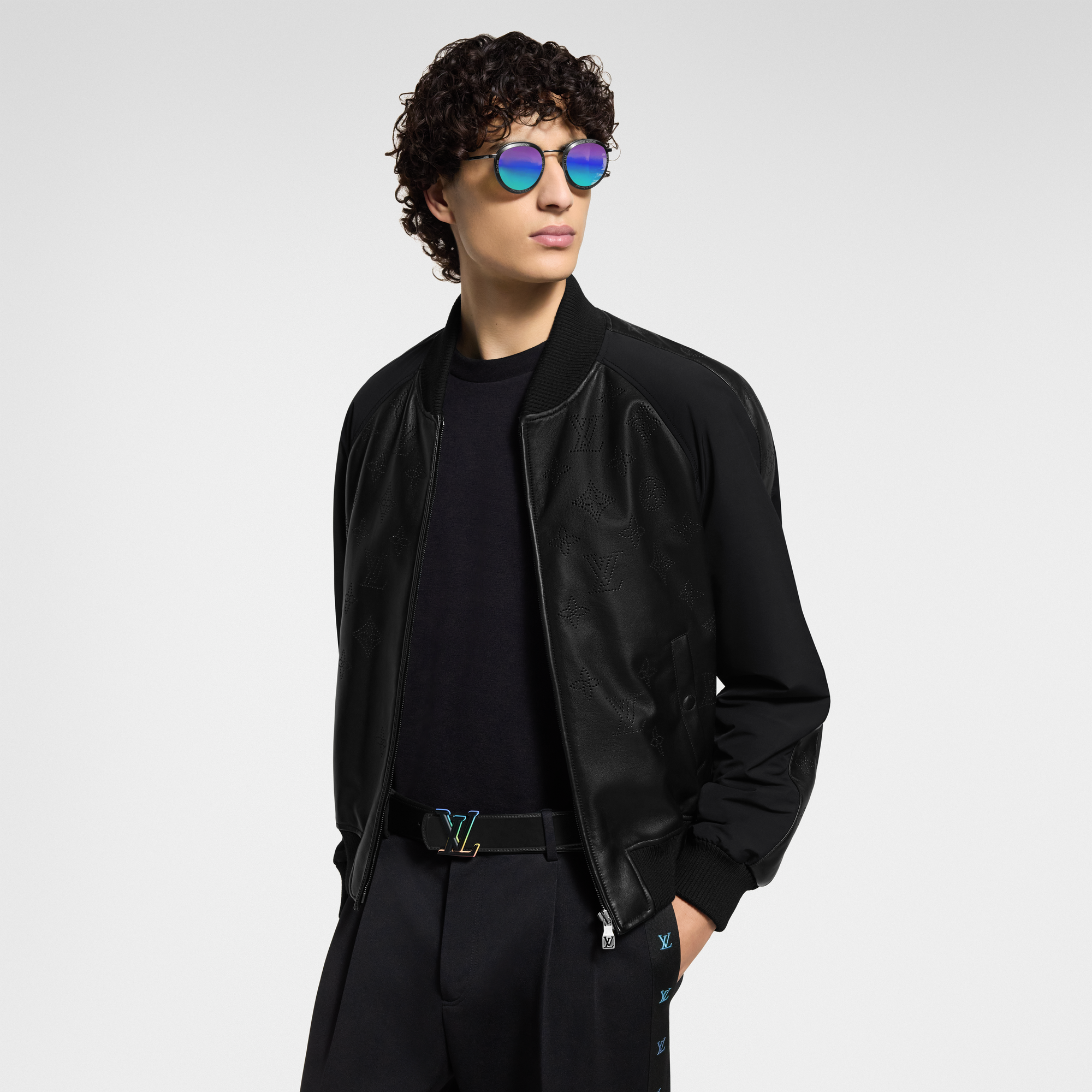 LV Dimension 40mm Reversible Belt  in Men's Accessories Men's Belts collections by Louis Vuitton (Product zoom)